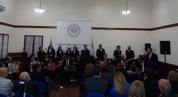 El Colegio homenajeó a sus asociados con un espectáculo de la Orquesta Folklórica