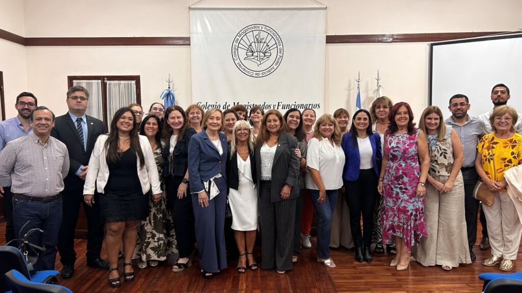 La voz de las mujeres en la construcción de una nueva Justicia La voz de las mujeres en la construcción de una nueva Justicia