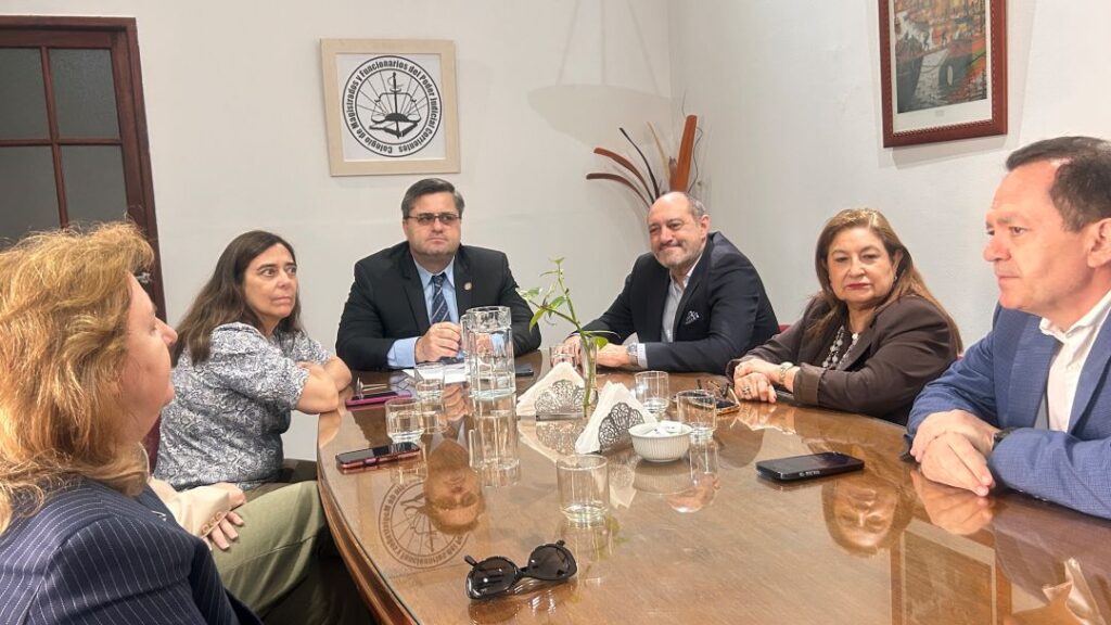 El Dr Calvinho dialogó con autoridades del Colegio